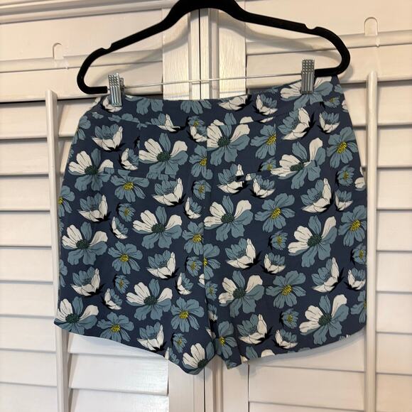Loft Outlet Blue‎ Floral Pleated Soft Shorts Size 8 - Picture 2 of 8
